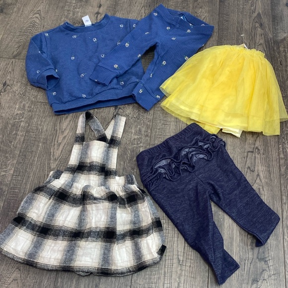Old Navy Other - Old navy 6-12m bundle